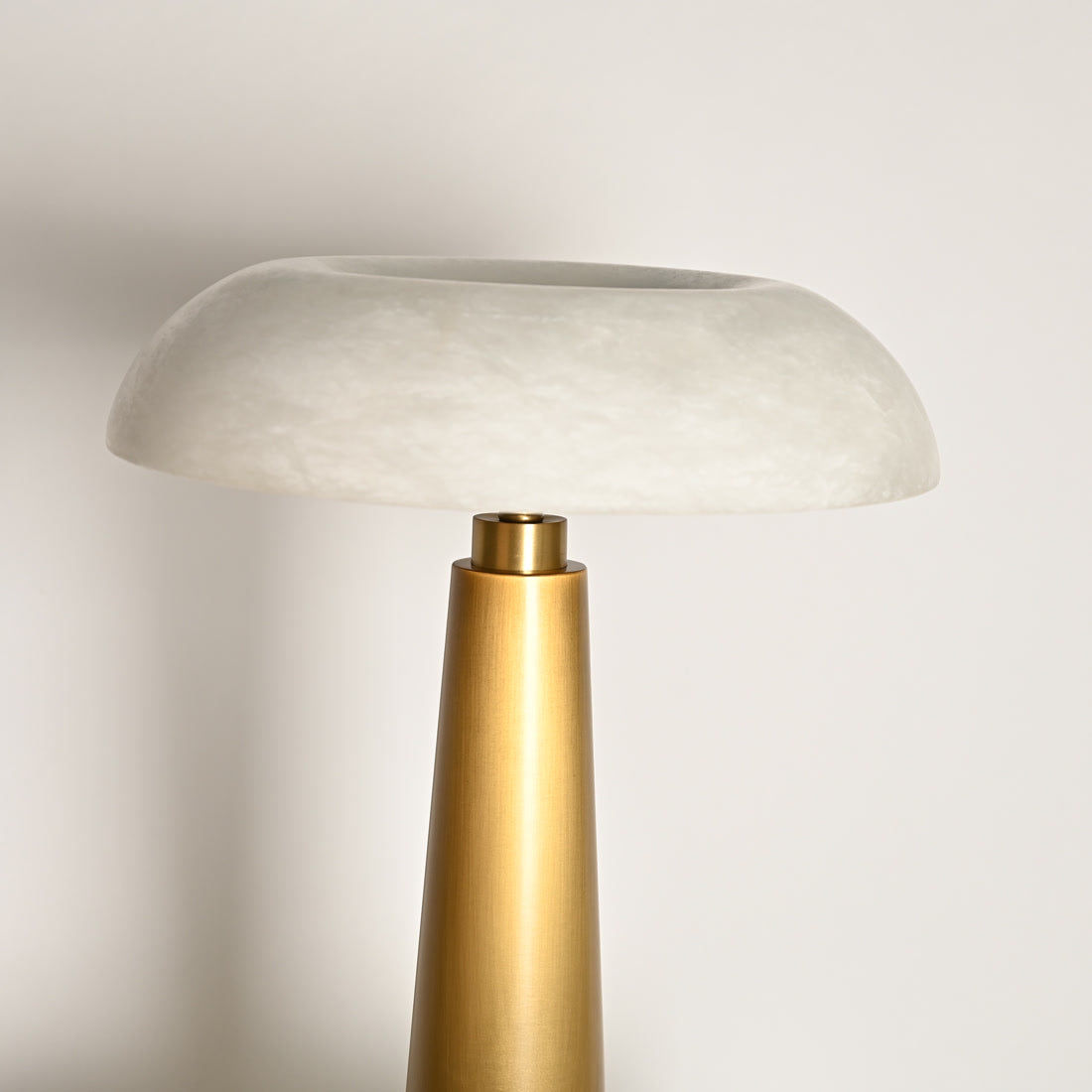 Cloud Mirror Curved Alabaster Table Lamp - Modern Simplicity with Dimmable LED | BRILLIANT-MAKER - BRILLIANT MAKER